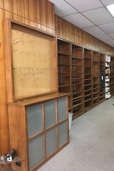 205 E Chicago St, Elgin, IL à louer - Photo du bâtiment - Image 2 de 3