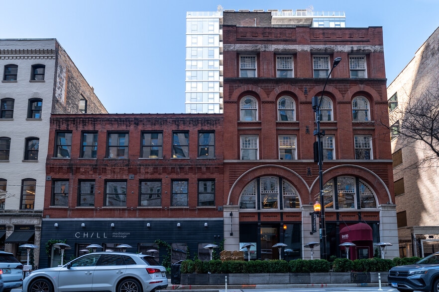 220-230 W Kinzie St, Chicago, IL à louer - Photo du bâtiment - Image 3 de 13