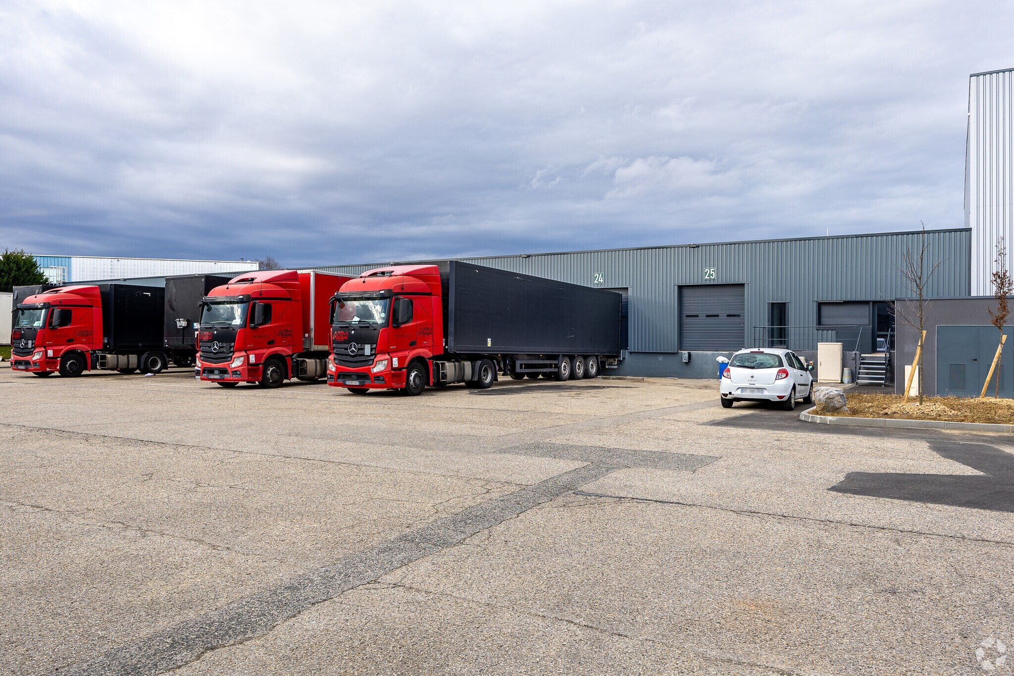 Industrial in Corbas for lease Primary Photo- Image 1 of 3