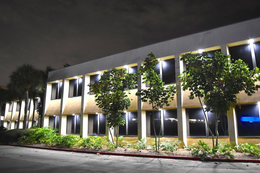 824 Elmwood Park Blvd, New Orleans, LA for lease - Building Photo - Image 3 of 35