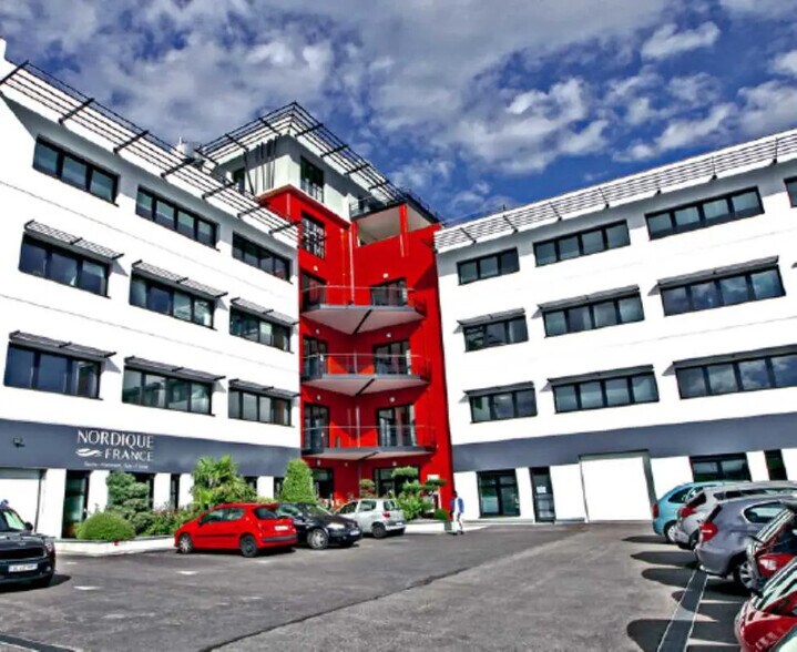 9 Rue Aimé Cotton, Saint-Priest for lease - Building Photo - Image 2 of 8