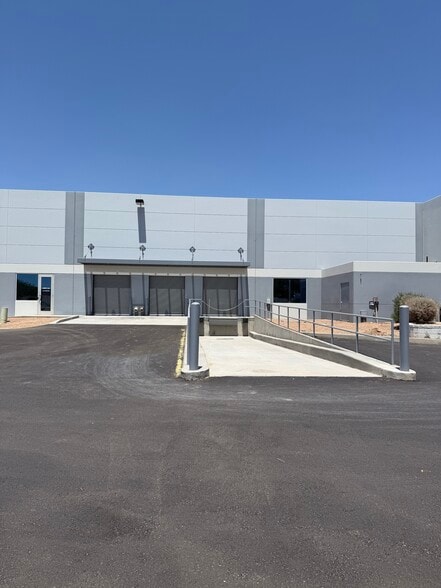 3157 E Elwood St, Phoenix, AZ à louer - Photo du bâtiment - Image 2 de 5