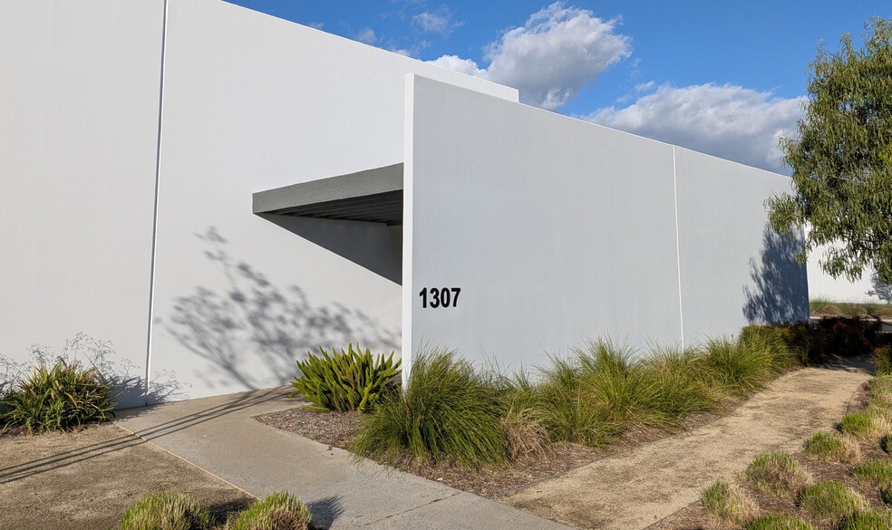 1307-1347 W Trenton Ave, Orange, CA for lease - Building Photo - Image 1 of 1