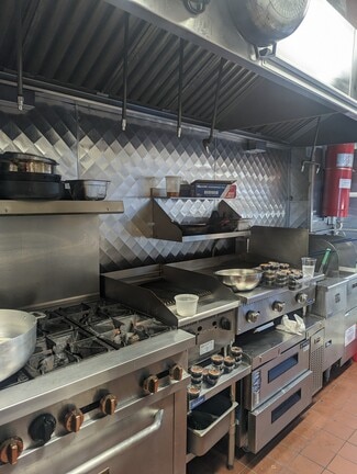 Plus de détails pour 712 Courtlandt Ave, Bronx, NY - Commerce de détail à louer