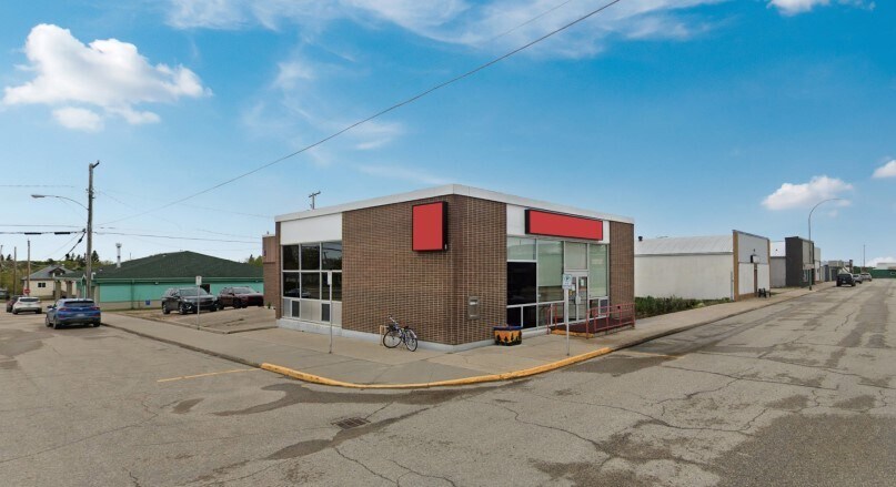 119 Churchill St, Hudson Bay, SK for sale Primary Photo- Image 1 of 1