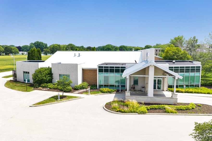 2141 Lime Kiln Rd, Green Bay, WI for sale - Building Photo - Image 1 of 48