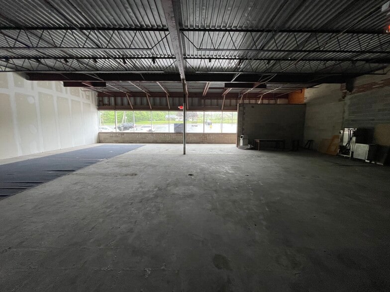 591 Middle Tpke, Storrs Mansfield, CT for lease - Interior Photo - Image 2 of 27