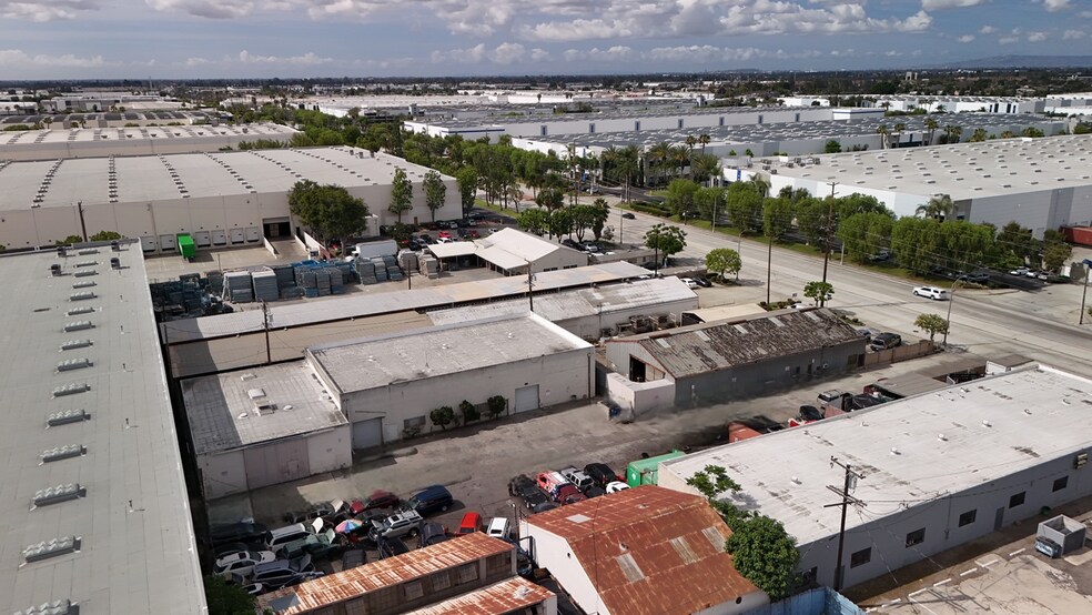 12712 Carmenita Rd, Santa Fe Springs, CA à louer - Photo du bâtiment - Image 2 de 7