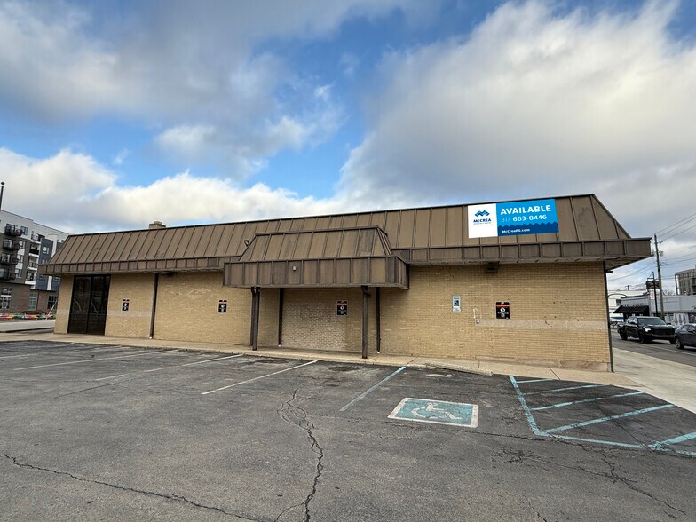 706 Broad Ripple Ave, Indianapolis, IN à louer - Photo du bâtiment - Image 1 de 5