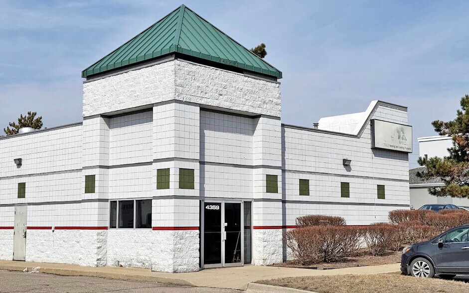 4357-4359 Highland Rd, Waterford, MI à louer - Photo principale - Image 2 de 15