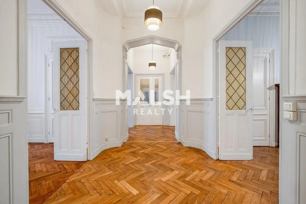 Office in Lyon for sale Interior Photo- Image 1 of 11