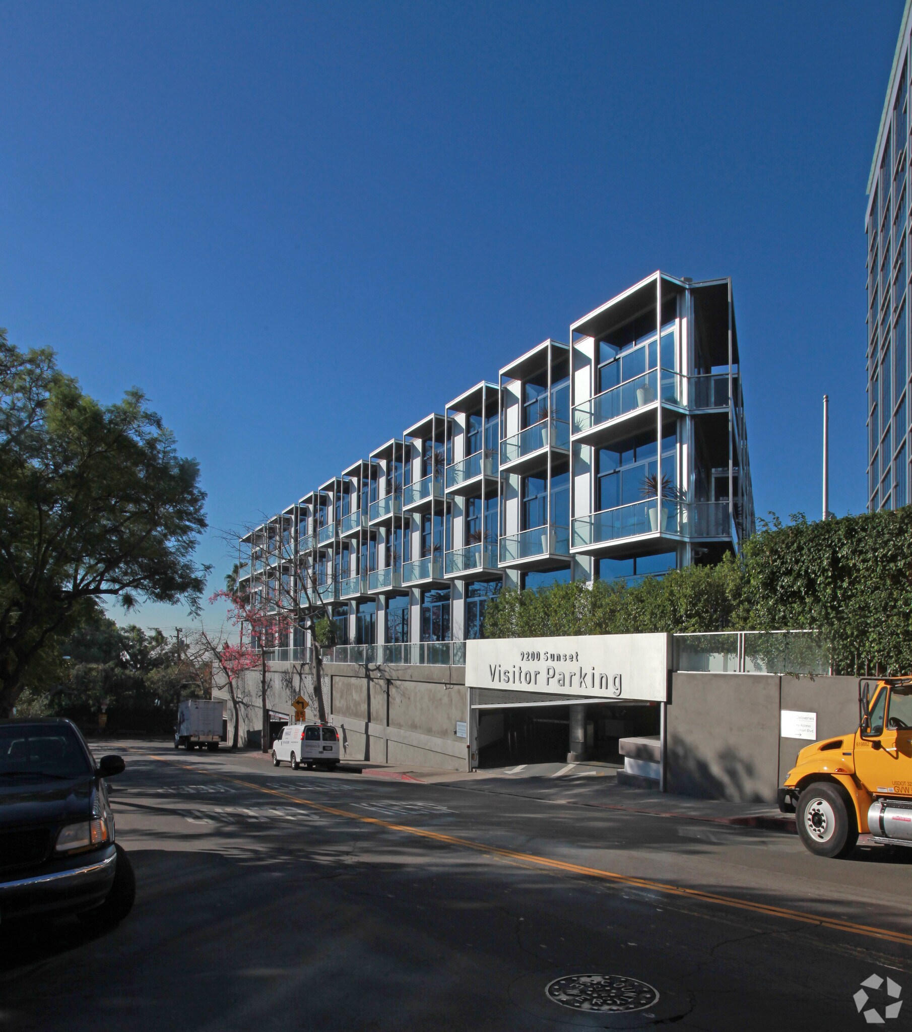 9220 W Sunset Blvd, West Hollywood, CA à louer Photo du bâtiment- Image 1 de 3