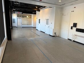 213 Ann St, East Lansing, MI à louer Photo intérieure- Image 2 de 3