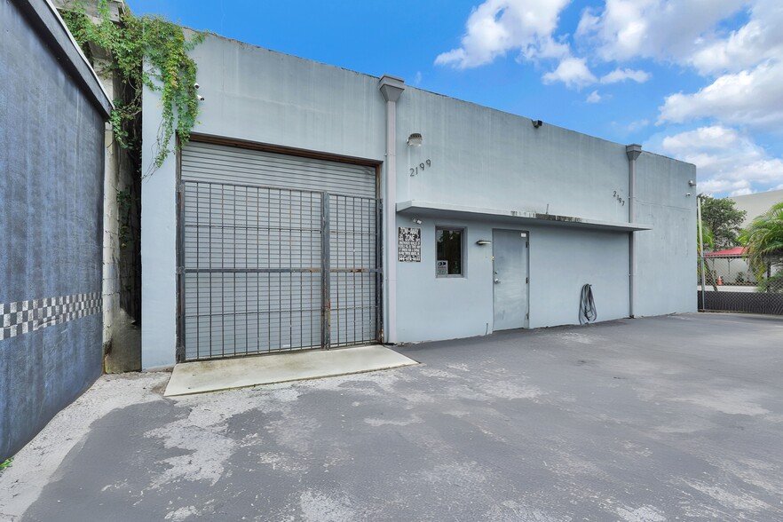 2199 NW 22nd Ct, Miami, FL for sale - Primary Photo - Image 1 of 8