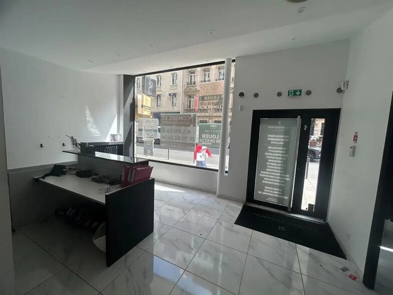 32 Rue La Boétie, Paris for lease - Lobby - Image 3 of 14