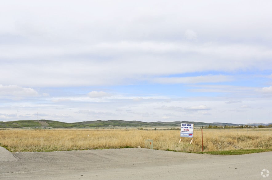 261 3rd St NE, Black Diamond, AB for sale - Primary Photo - Image 1 of 1