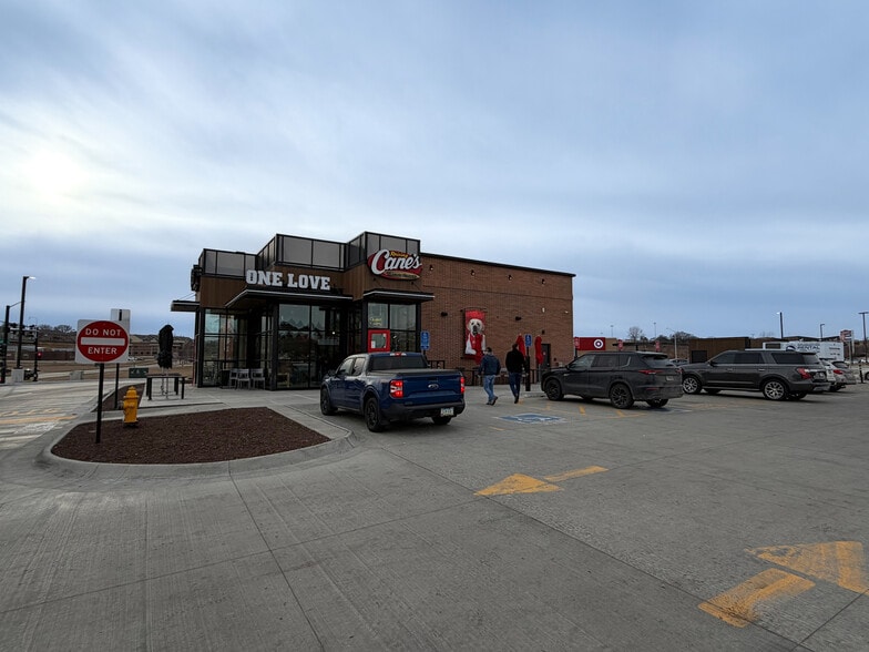 5800 Sunnybrook Dr, Sioux City, IA for sale - Building Photo - Image 3 of 6
