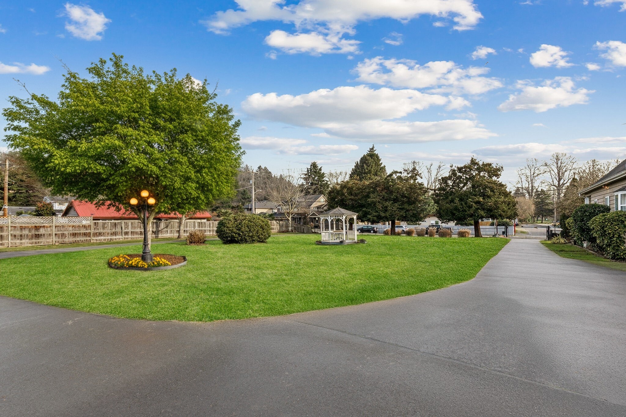 13301 56th Ave S, Seattle, WA for sale Primary Photo- Image 1 of 34