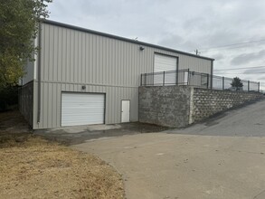 4500 N Thompson St, Springdale, AR for lease Building Photo- Image 2 of 18