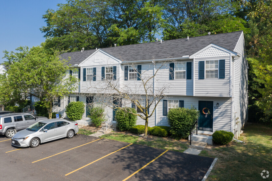 5987 Thunder Hollow Dr, Toledo, OH for sale - Primary Photo - Image 1 of 1