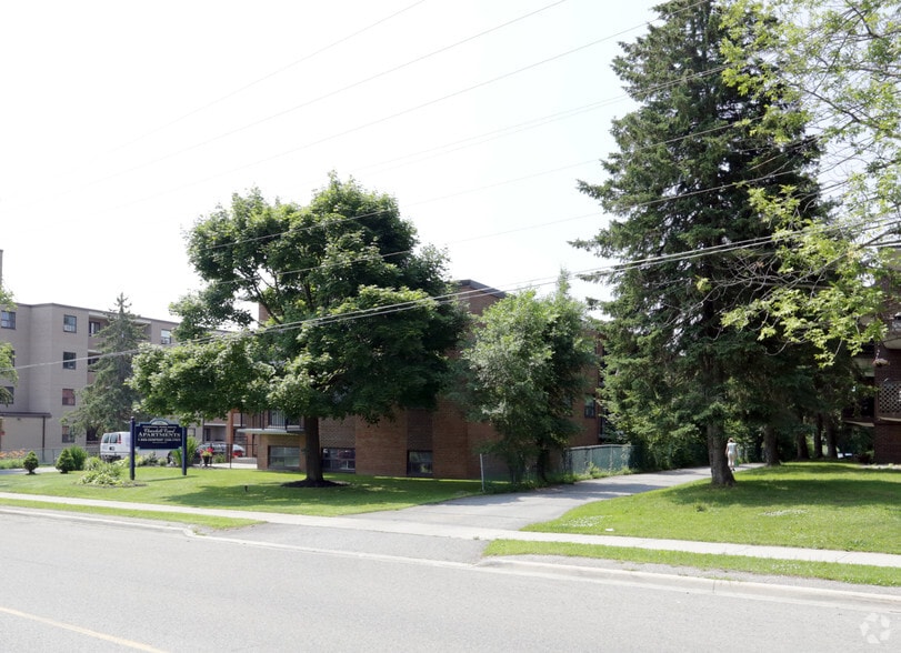 196 Churchill Rd, Acton, ON à vendre - Photo du bâtiment - Image 2 de 2