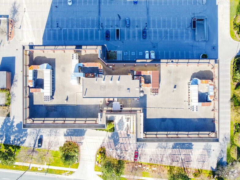 7100 Woodbine Ave, Markham, ON à louer - Photo du bâtiment - Image 2 de 2