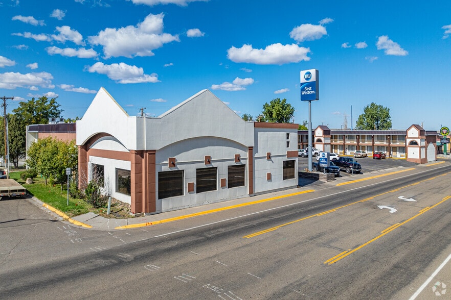 1015 S Haynes Ave, Miles City, MT for sale - Primary Photo - Image 1 of 46