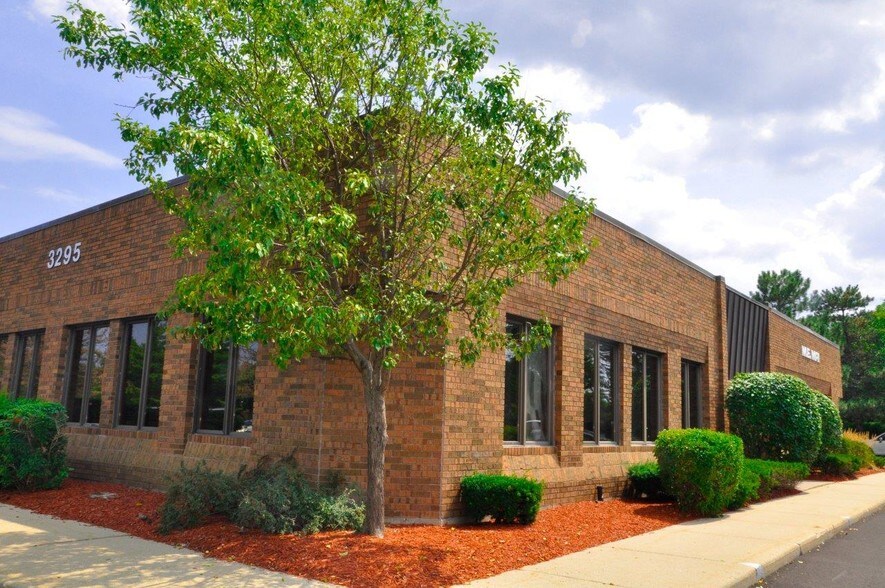 3295 N Arlington Heights Rd, Arlington Heights, IL à louer - Photo du bâtiment - Image 3 de 16