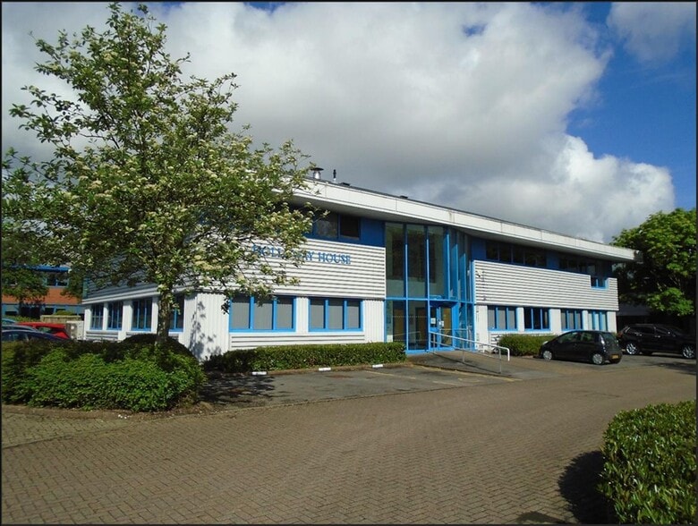 Epsom Sq, Trowbridge for lease - Building Photo - Image 2 of 8