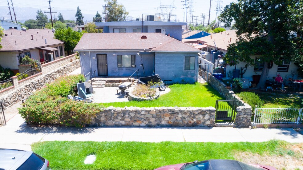 5810 Cartwright Ave, North Hollywood, CA à vendre - Photo principale - Image 1 de 1