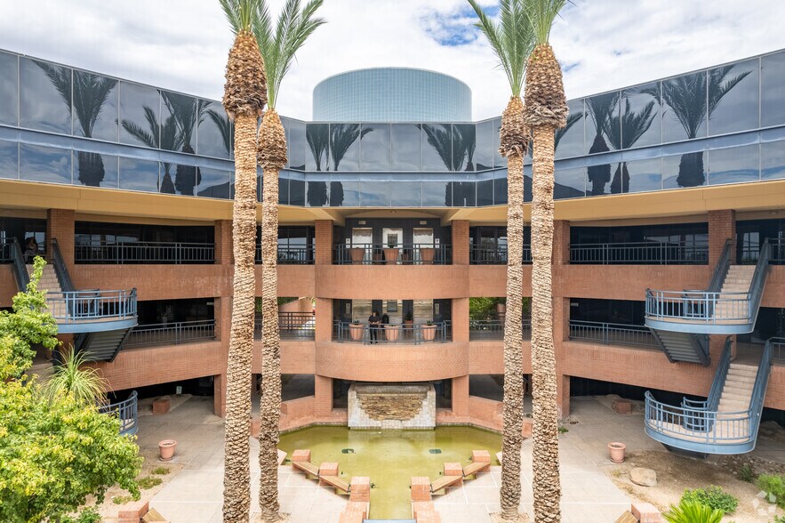 2400 W Dunlap Ave, Phoenix, AZ à vendre - Photo du bâtiment - Image 2 de 6