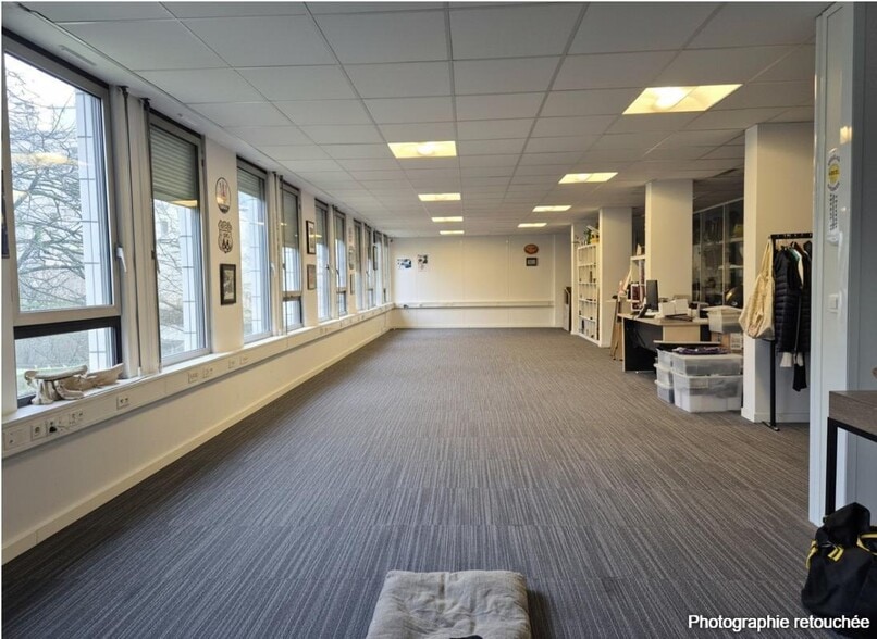 Office in Courbevoie for lease - Interior Photo - Image 1 of 7