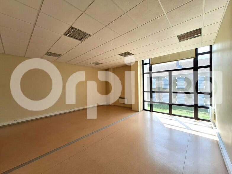 Office in Soissons for lease - Interior Photo - Image 3 of 5