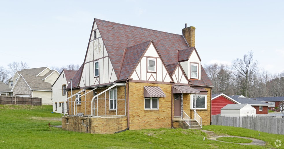 Parkersburg portfolio of 2 properties for sale on LoopNet.ca - Primary Photo - Image 2 of 2