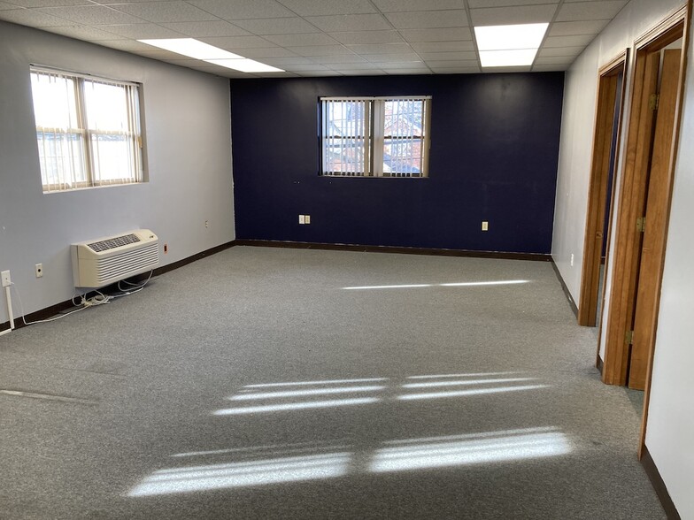 69 Adams St, Newton, MA for lease - Interior Photo - Image 1 of 3