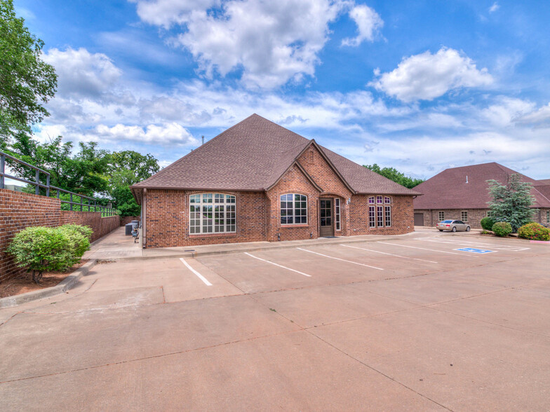 3027 Willowwood Rd, Edmond, OK à vendre - Photo du b timent - Image 3 de 21