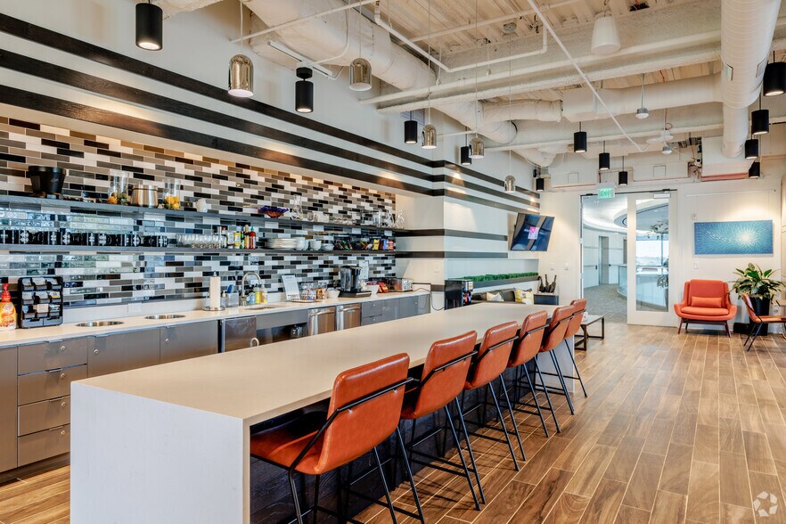 6400 S Fiddlers Green Cir, Greenwood Village, CO à louer - Photo intérieure - Image 2 de 21