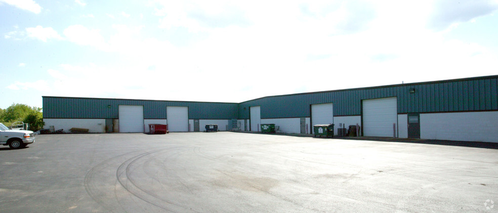 2211 S West Ave, Waukesha, WI for lease - Building Photo - Image 3 of 3