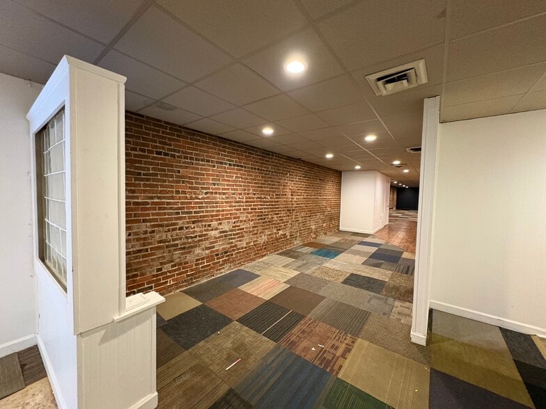 209 10th St, North Wilkesboro, NC à louer - Photo intérieure - Image 3 de 6