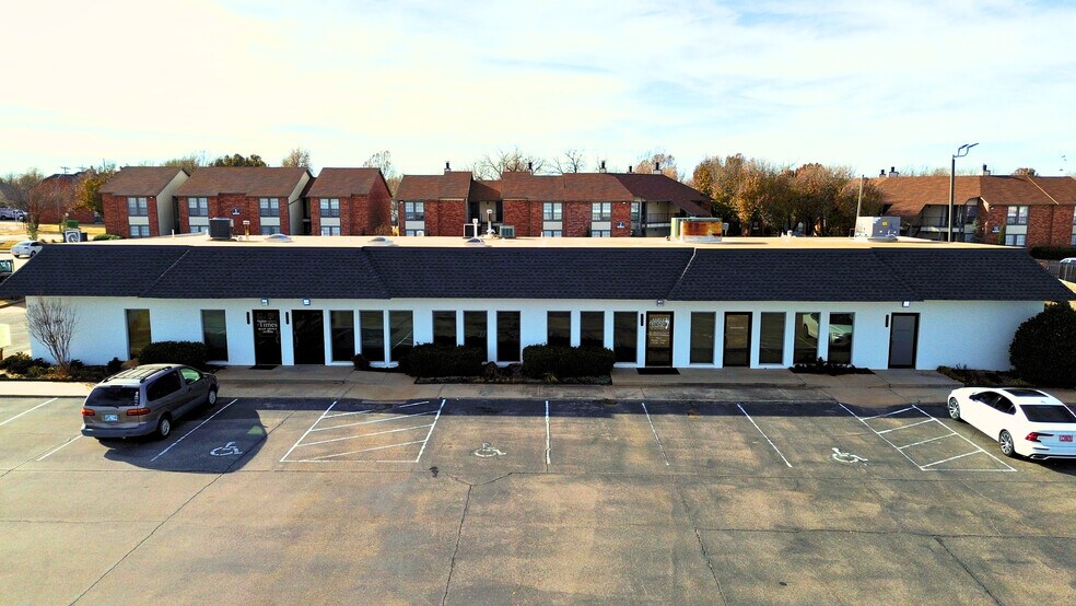 551-553 N Mustang Rd, Mustang, OK à louer - Photo du bâtiment - Image 2 de 7