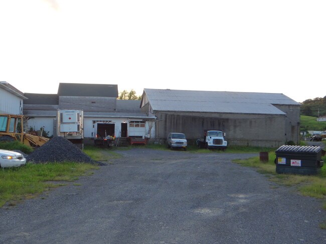 Plus de détails pour 275 Lattintown Rd, Marlboro, NY - Industriel à vendre