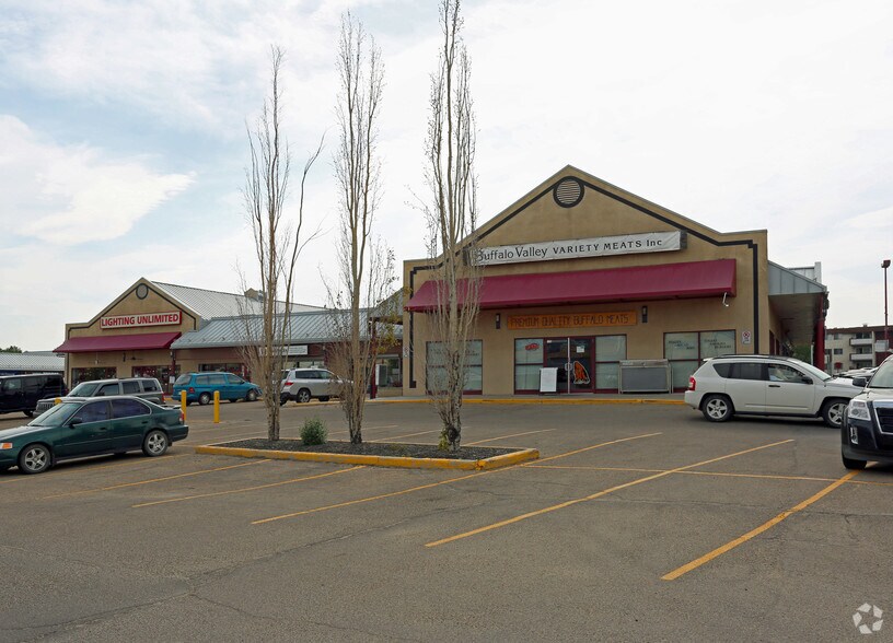 4211 106th St, Edmonton, AB à louer - Photo du bâtiment - Image 3 de 5