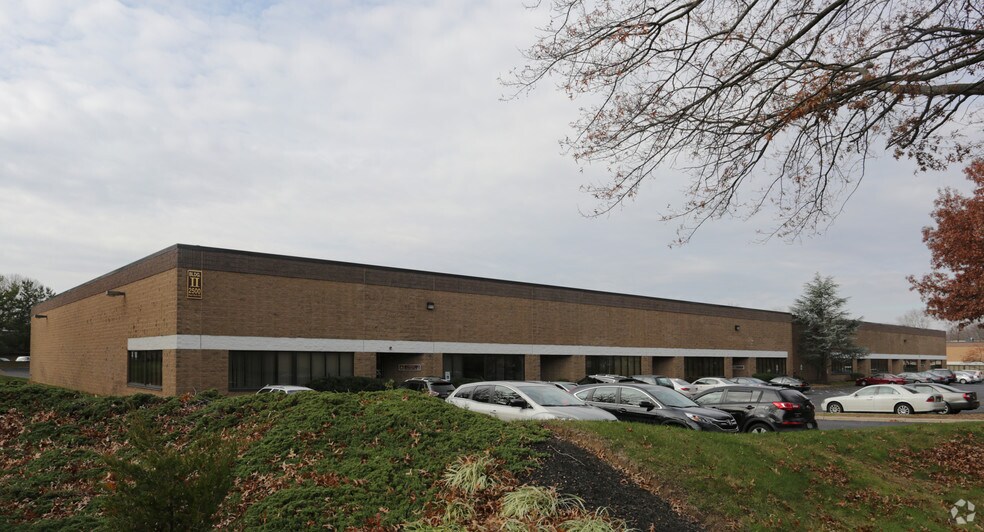 2500 Pearl Buck Rd, Bristol, PA à louer - Photo du bâtiment - Image 3 de 8