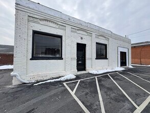 1049 New Britain Ave, West Hartford, CT for lease Building Photo- Image 1 of 14