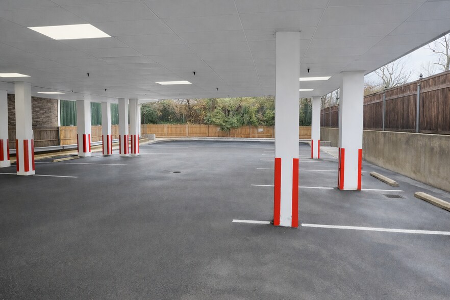 38 Northern Blvd, Great Neck, NY for lease - Building Photo - Image 3 of 3