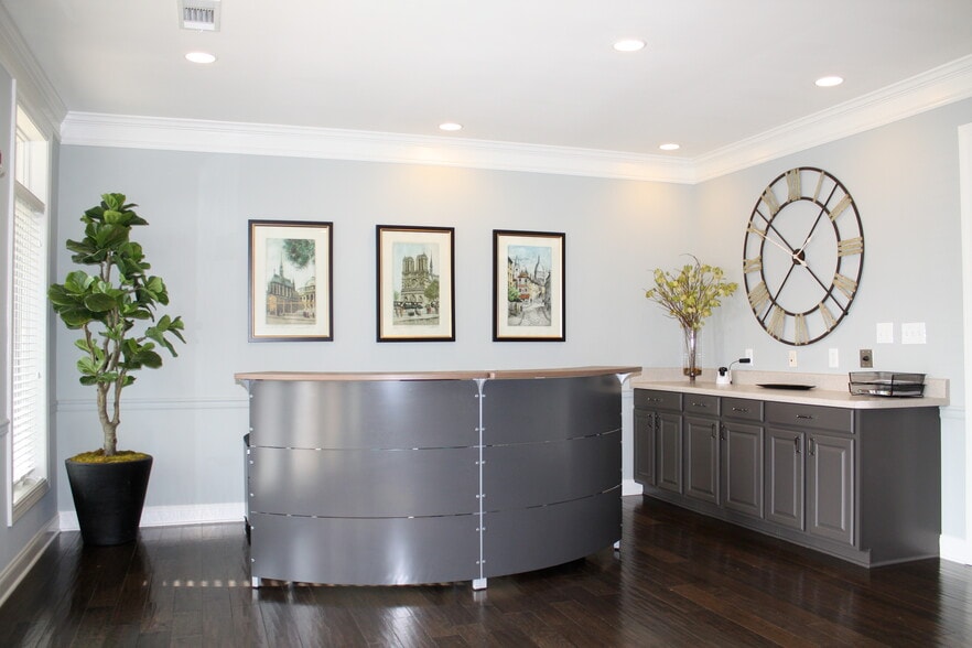 599 W Crossville Rd, Roswell, GA à louer - Hall d’entrée - Image 3 de 11