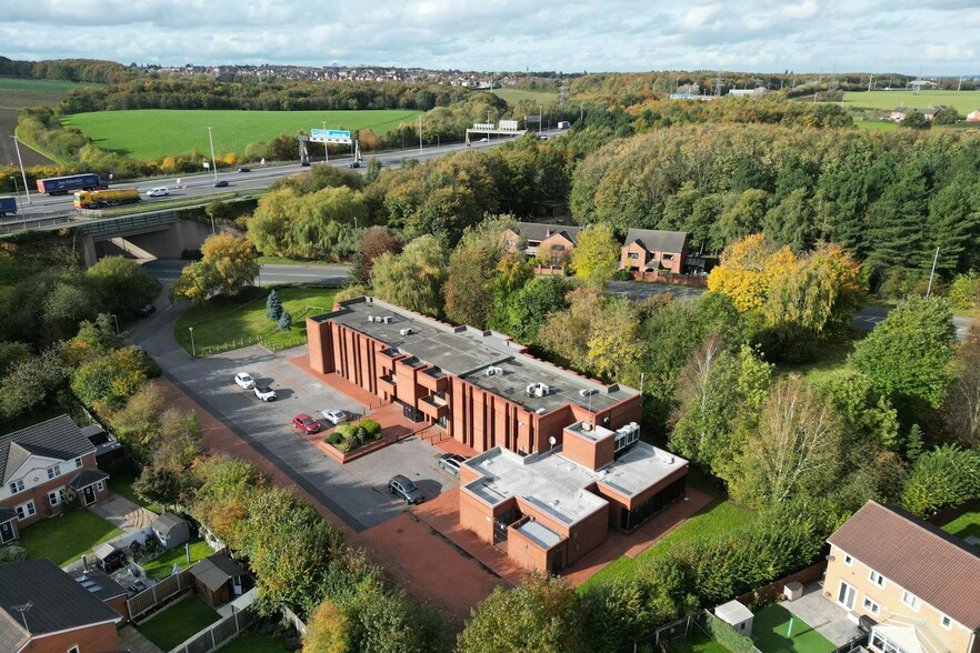 Thorpe Lower Ln, Wakefield à louer - Photo du bâtiment - Image 2 de 3