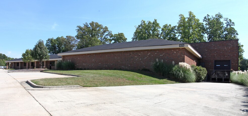 4270 Piedmont Pky, Greensboro, NC à louer - Photo du bâtiment - Image 3 de 23