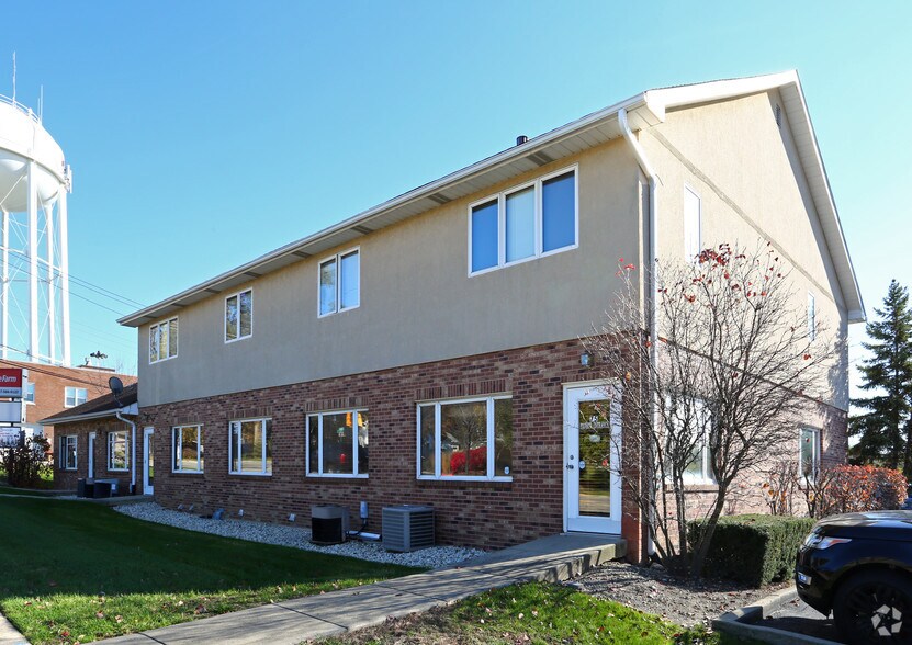 75 E Division St, Mundelein, IL à louer - Photo du bâtiment - Image 3 de 16