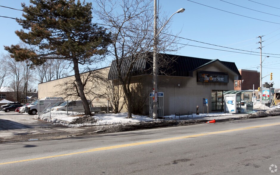 380 Donlands Ave, Toronto, ON à louer - Photo du bâtiment - Image 3 de 3